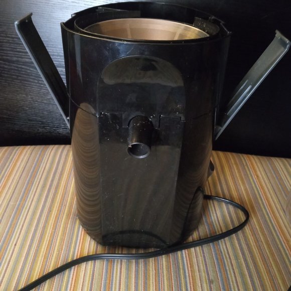 Black & Decker 400 Watt Fruit And Vegetable Juice Extractor/Juicer - Picture 4 of 8